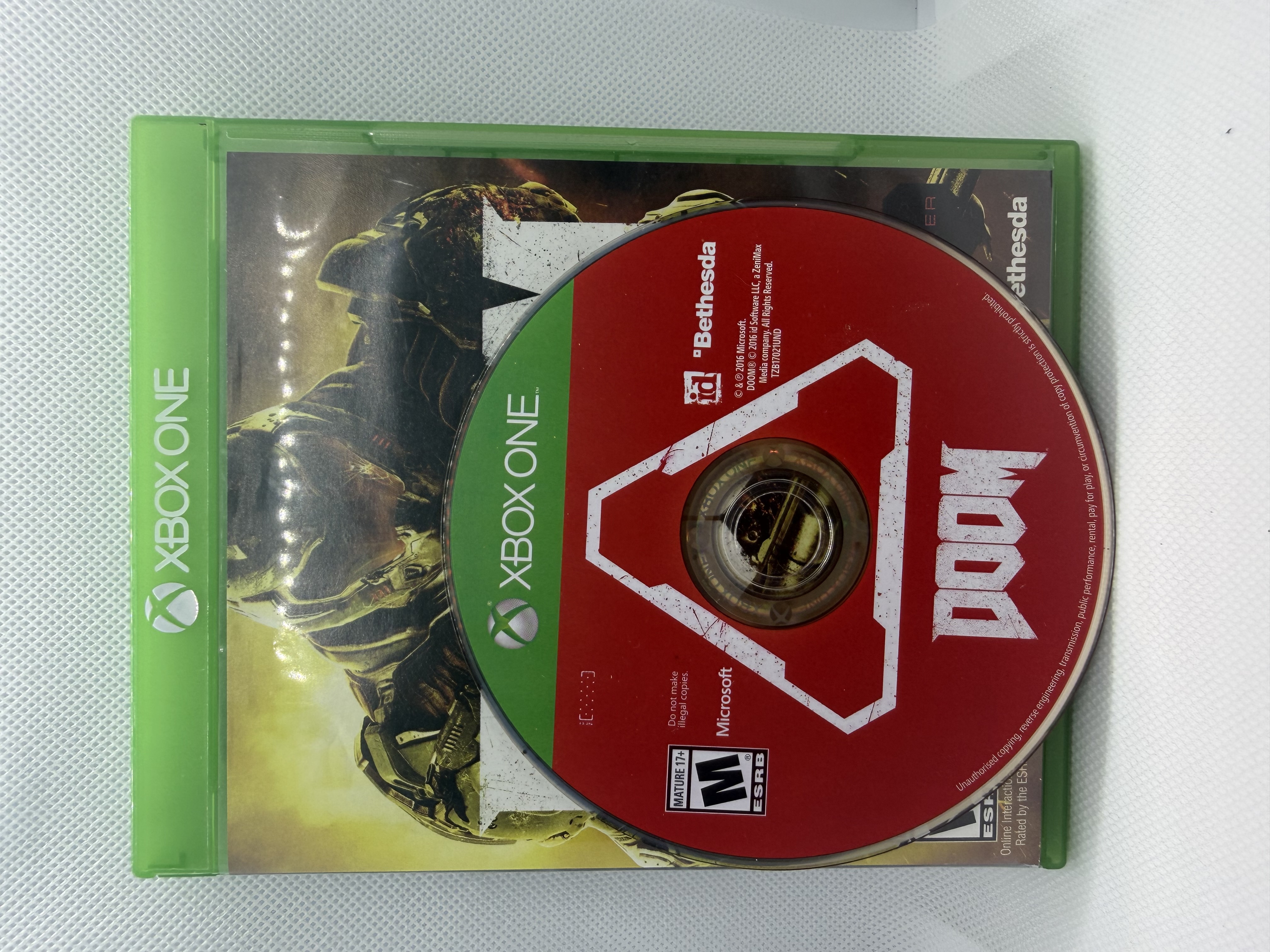 Doom Xbox One, cib, traded in to Cart-A-Vision
